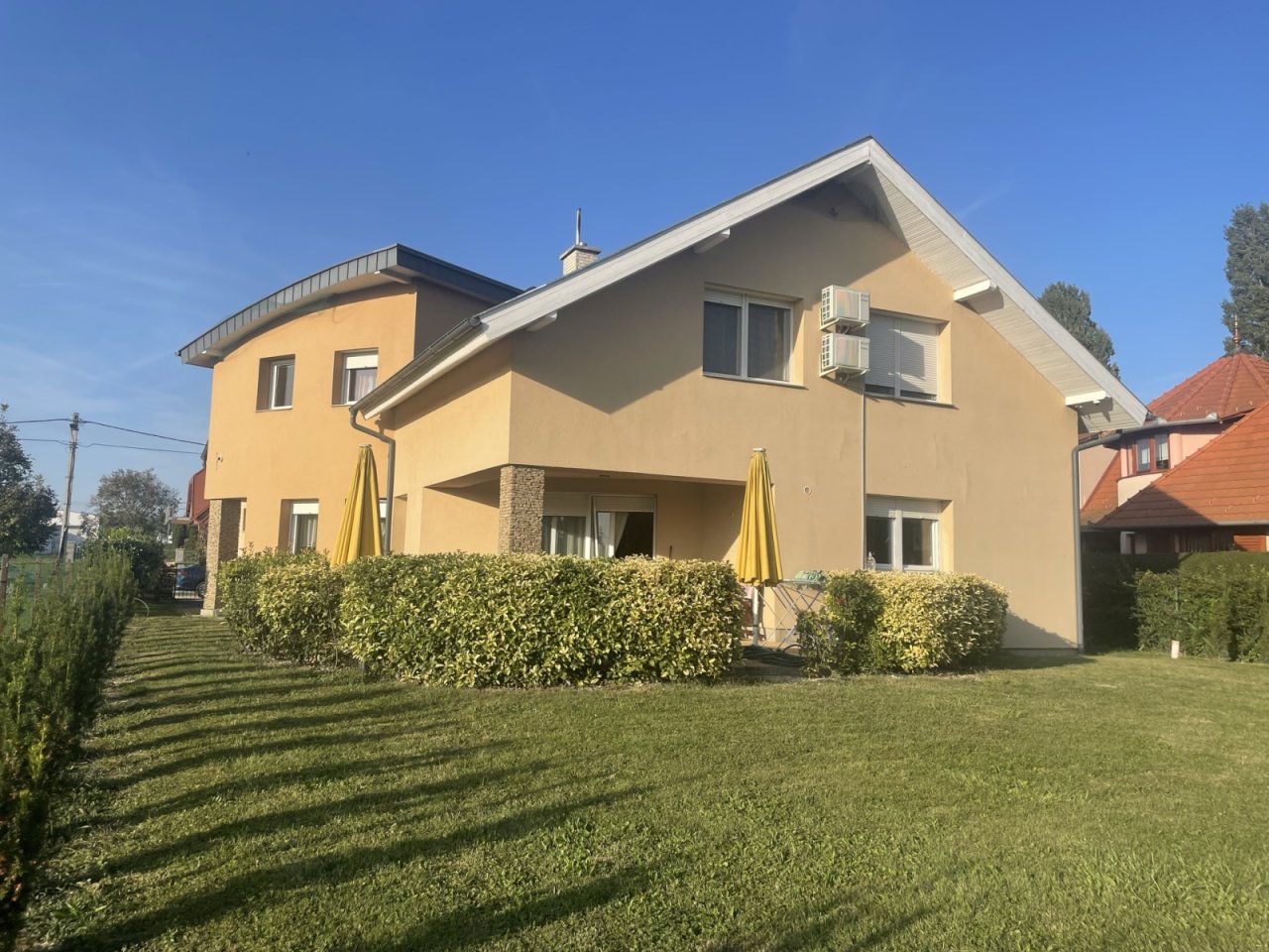 (AAA) Luxushaus für zwei Generationen am Balaton (KE07)