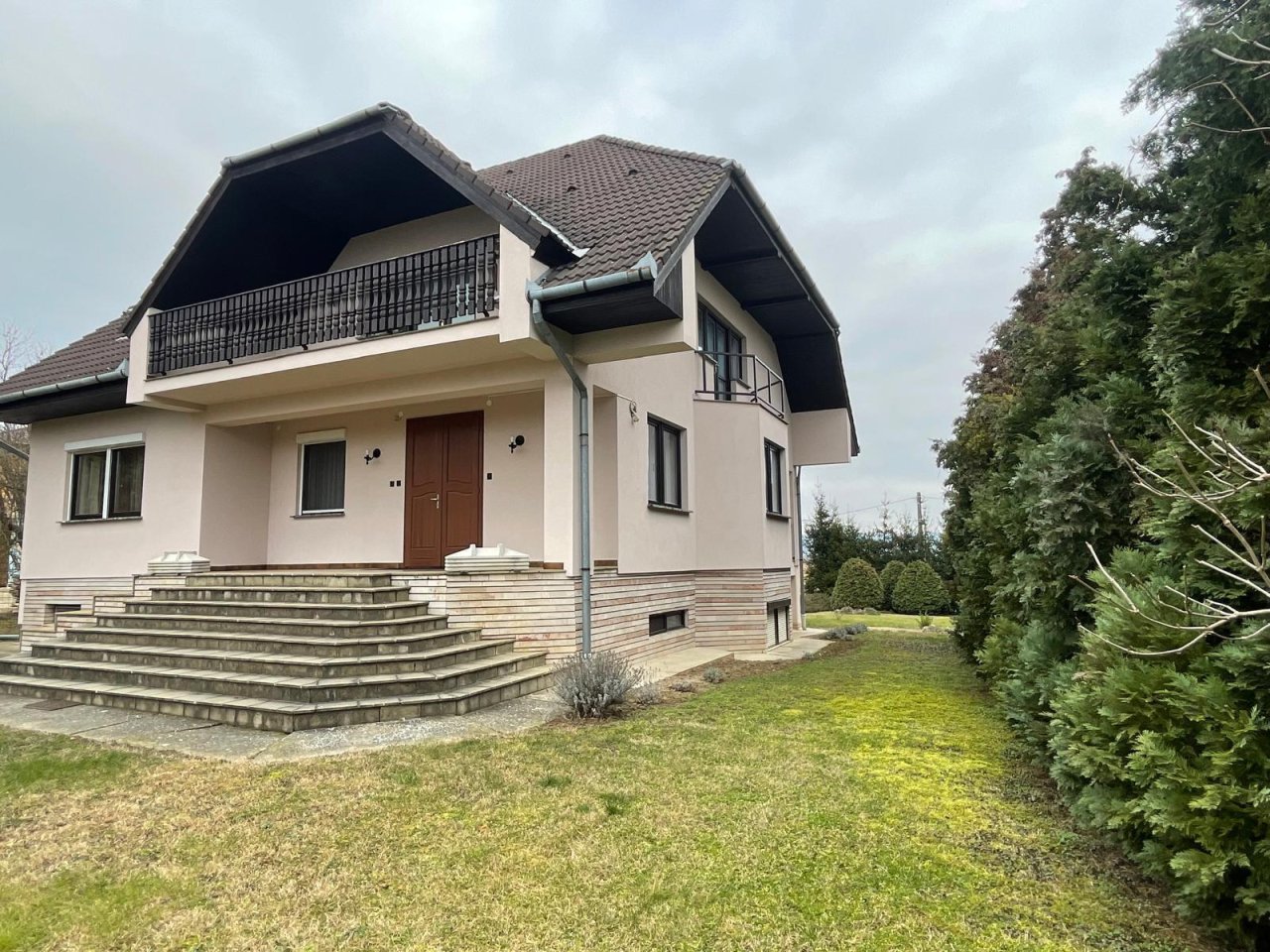 (ABA) Familienhaus für drei Generationen mit Panoramablick (BI6054)
