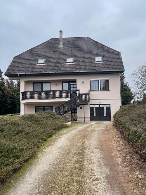 (ABA) Familienhaus für drei Generationen mit Panoramablick (BI6054)