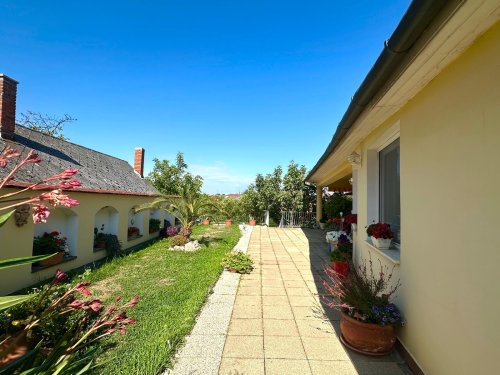 (AAA) Einfamilienhaus mit Praxis und Wohnungen (BI1798)