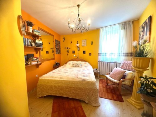 (AAA) Einfamilienhaus mit Praxis und Wohnungen (BI1798)