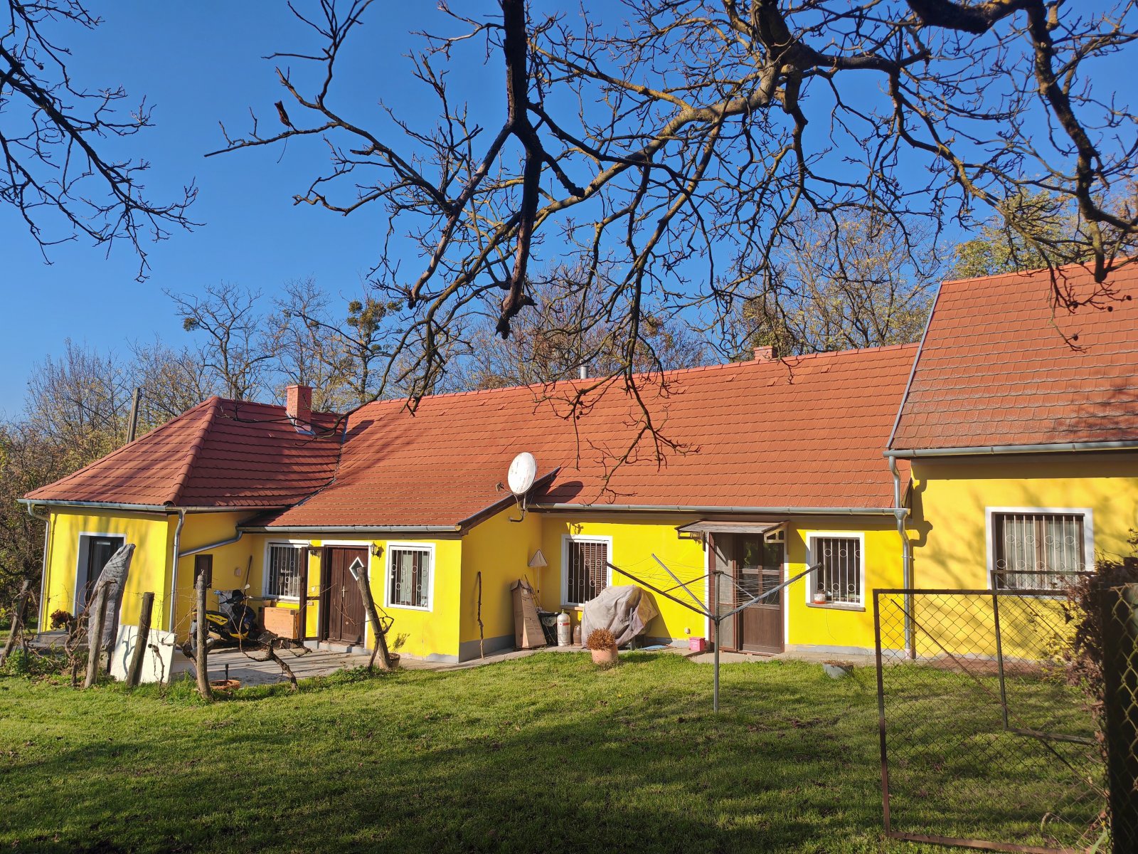 (AAA) Großes Landhaus mit Einliegerwohnung in sehr ruhiger, idyllischer Lage & trotzdem zentral (CM250-2)