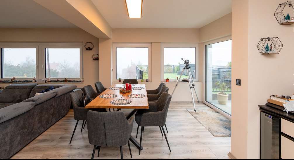 (AAA) Großzügiges Familienhaus mit Weitblick am Balaton