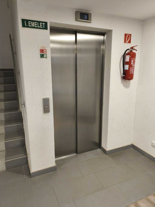 (AAA) Möbelierte Wohnung im Zentrum mit Tiefgaragenplatz (KK054)