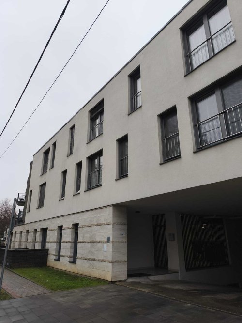 (AAA) Möbelierte Wohnung im Zentrum mit Tiefgaragenplatz (KK054)