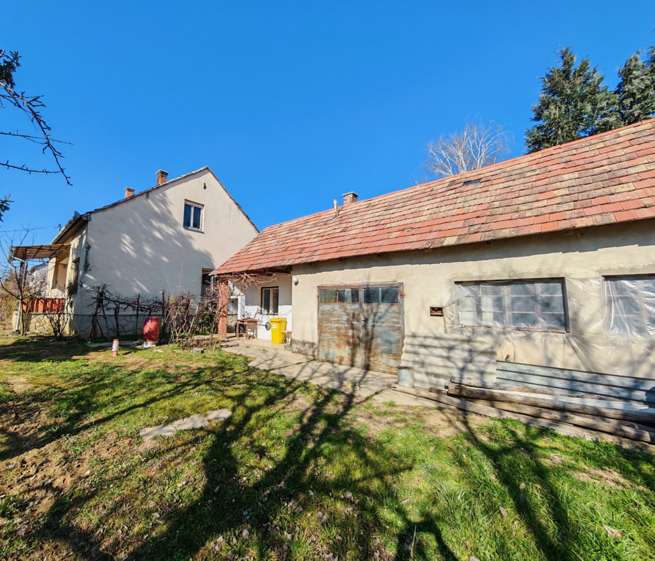 (ABA) Teilrenoviertes Einfamilienhaus in ruhiger Lage (BB4741)
