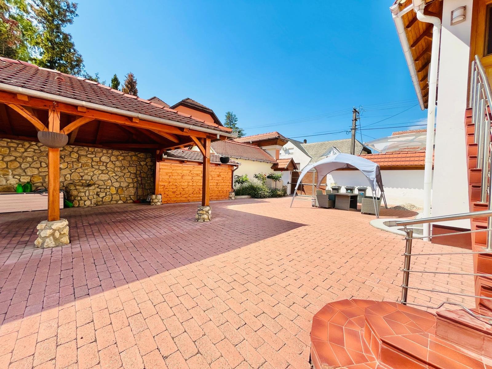 (AAA) Renoviertes Zweifamilienhaus in Strandnähe (ESP1432)
