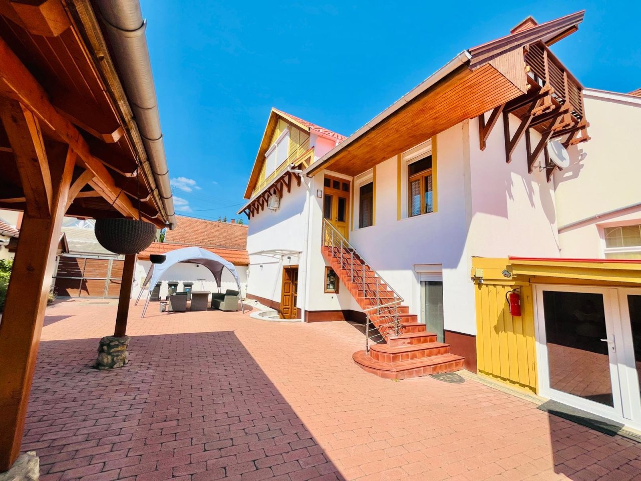 (AAA) Renoviertes Zweifamilienhaus in Strandnähe (ESP1432)