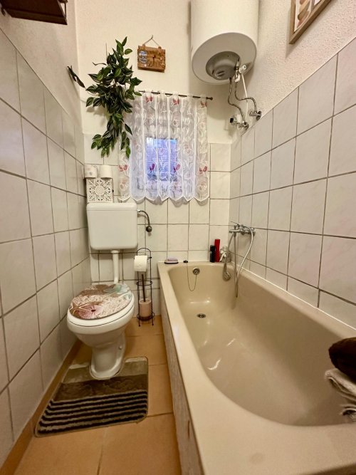 (ABA) Renoviertes Familienhaus in ruhiger, naturnaher Lage (NYV0708)
