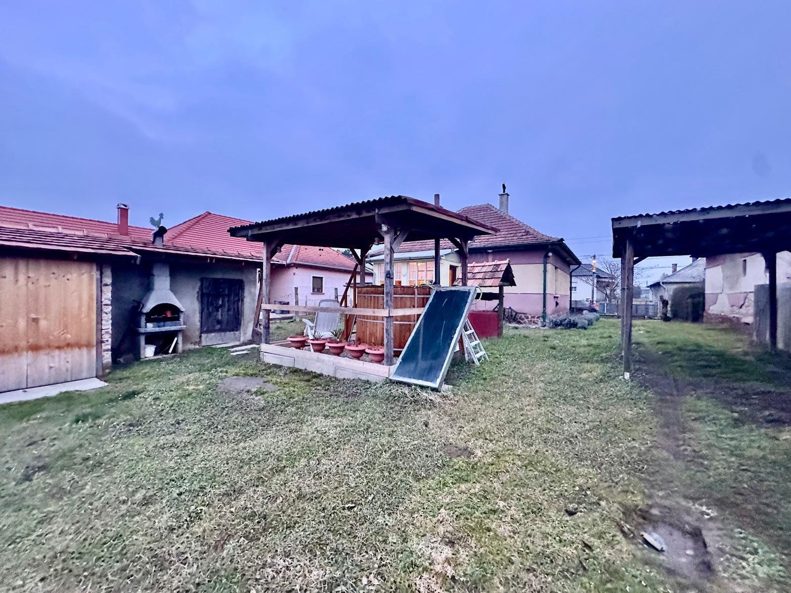 (ABA) Renoviertes Familienhaus in ruhiger, naturnaher Lage (NYV0708)
