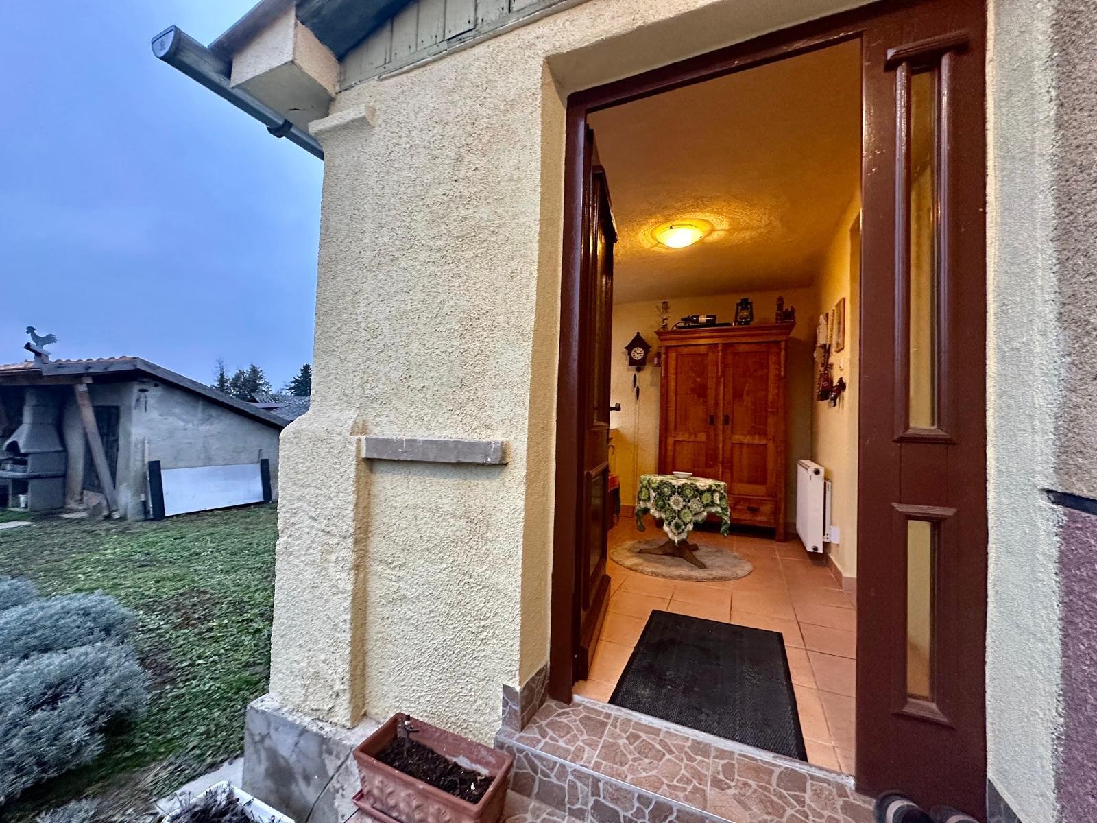 (ABA) Renoviertes Familienhaus in ruhiger, naturnaher Lage (NYV0708)