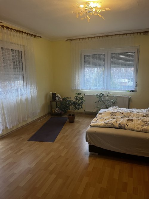 TeiLsaniertes Einfamilienhaus in einer Ruhiger Lage (HGY0755)