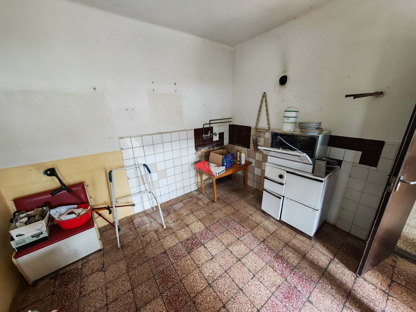 (BBA) Renovierungsbedürftiges Haus in ruhiger, harmonischer Umgebung (BB0888)