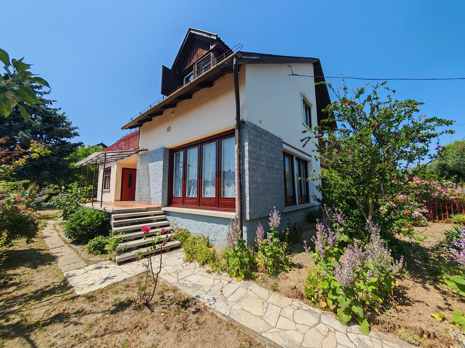 Renovierungsbedürftiges  Haus in ruhigen Umgebung