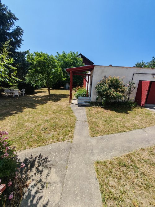 Renovierungsbedürftiges  Haus in ruhigen Umgebung (BB8329)