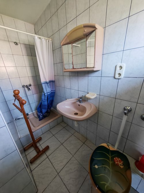Renovierungsbedürftiges  Haus in ruhigen Umgebung (BB8329)