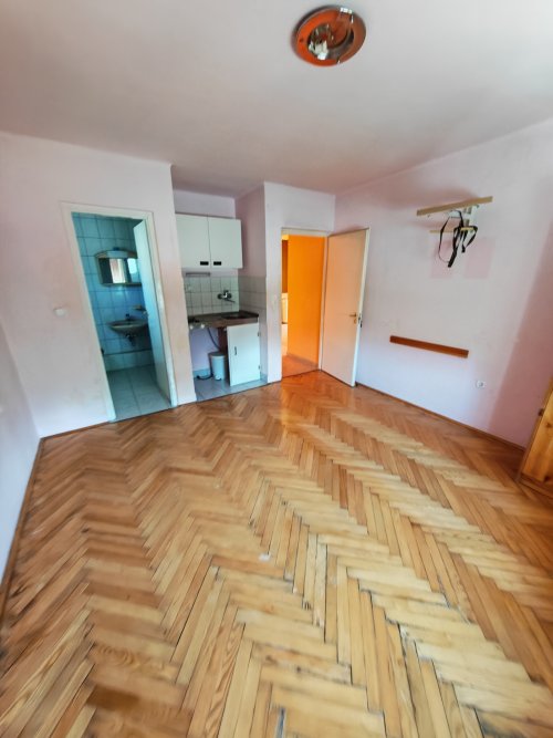 Renovierungsbedürftiges  Haus in ruhigen Umgebung (BB8329)