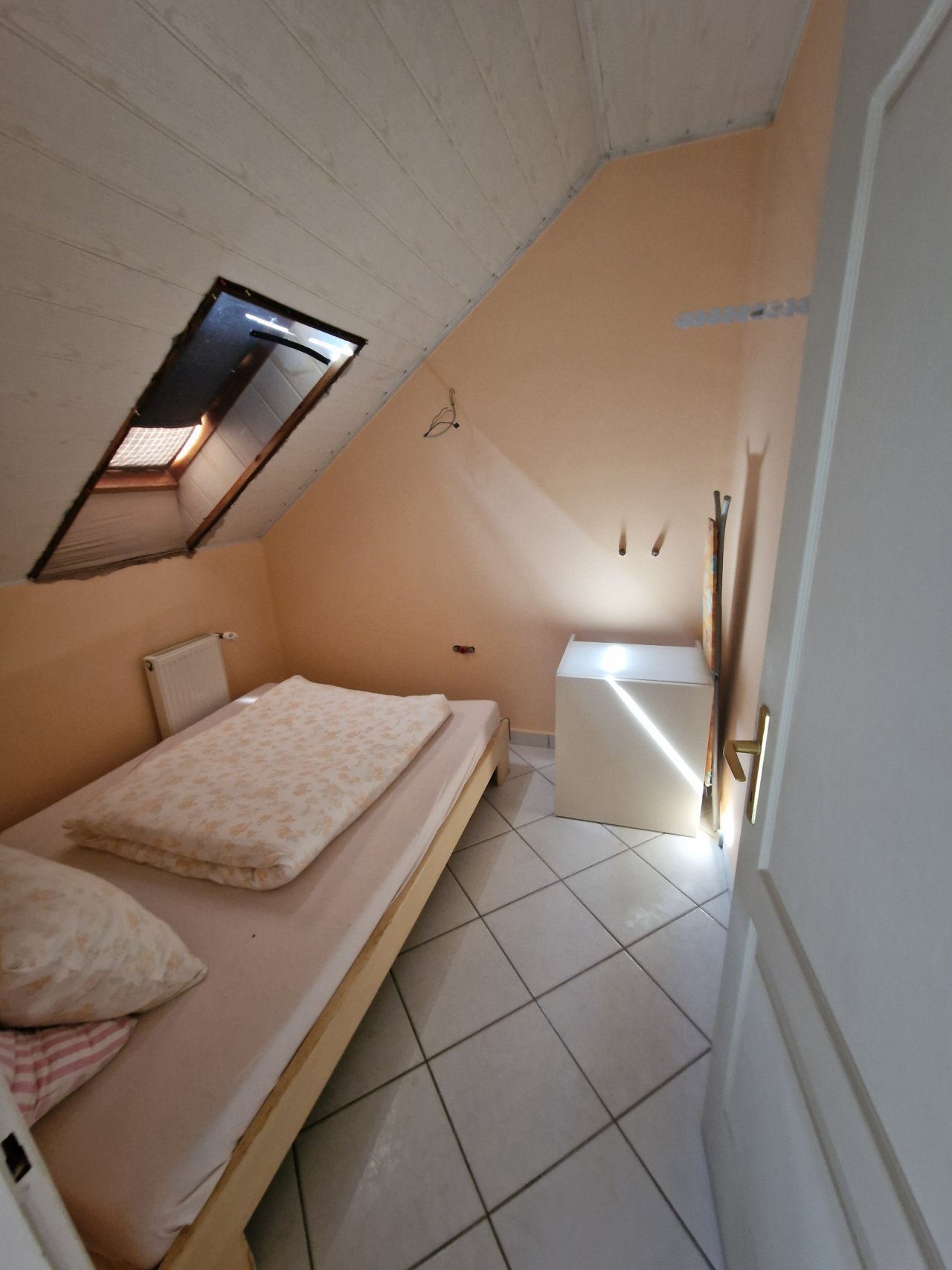 (BBA) Großes Landhaus in gutem Zustand auf einem schön eingewachsenen Grundstück (CM124-2)
