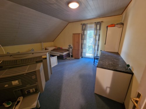 (BBA) Großes Landhaus in gutem Zustand auf einem schön eingewachsenen Grundstück (CM124-2)