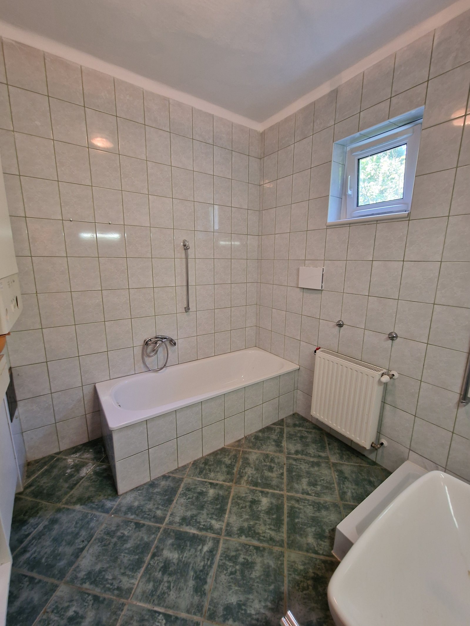 (BBA) Großes Landhaus in gutem Zustand auf einem schön eingewachsenen Grundstück (CM124-2)