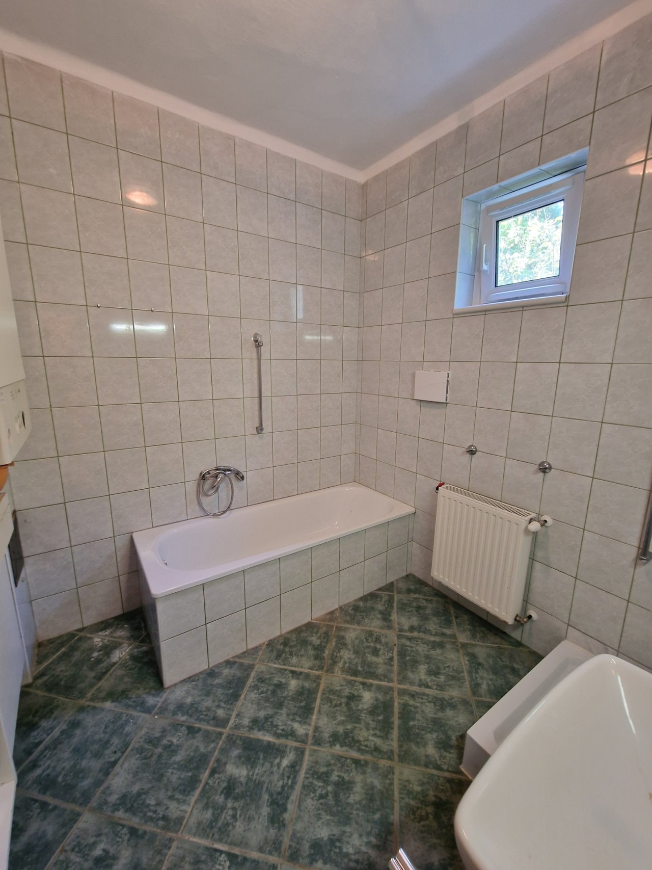 (BBA) Großes Landhaus in gutem Zustand auf einem schön eingewachsenen Grundstück (CM124-2)