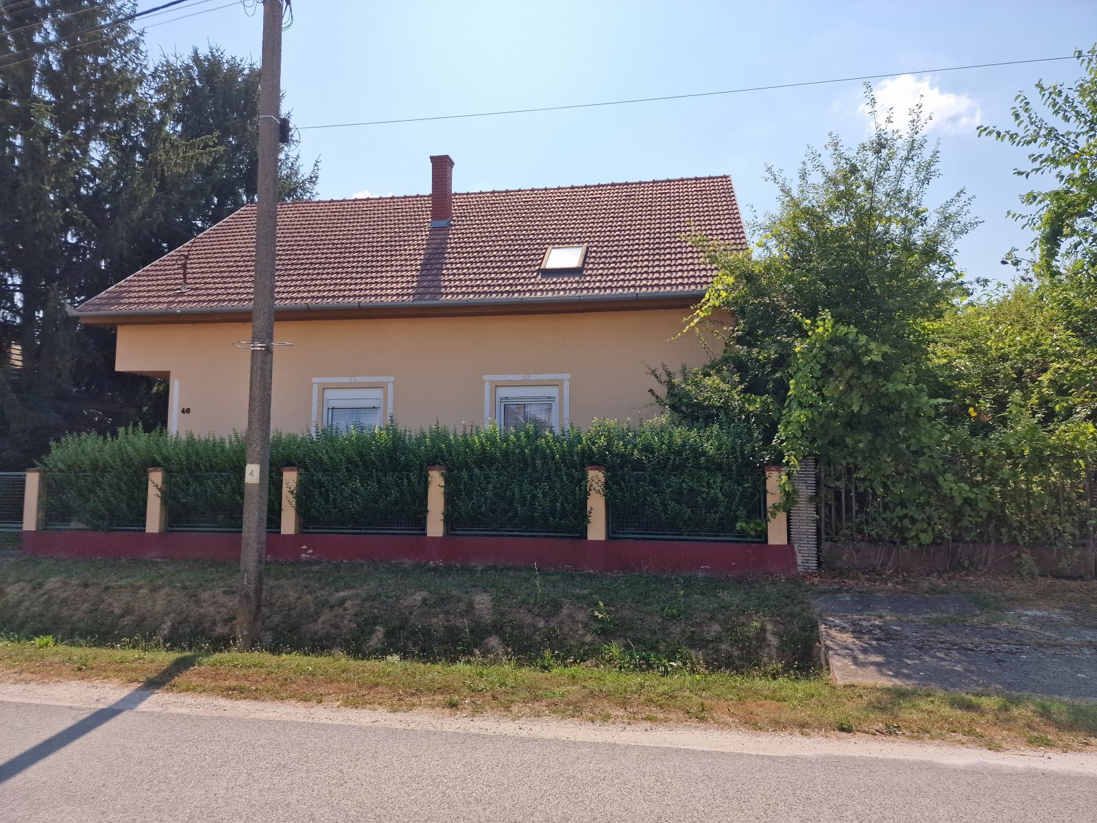 (BBA) Großes Landhaus in gutem Zustand auf einem schön eingewachsenen Grundstück (CM124-2)