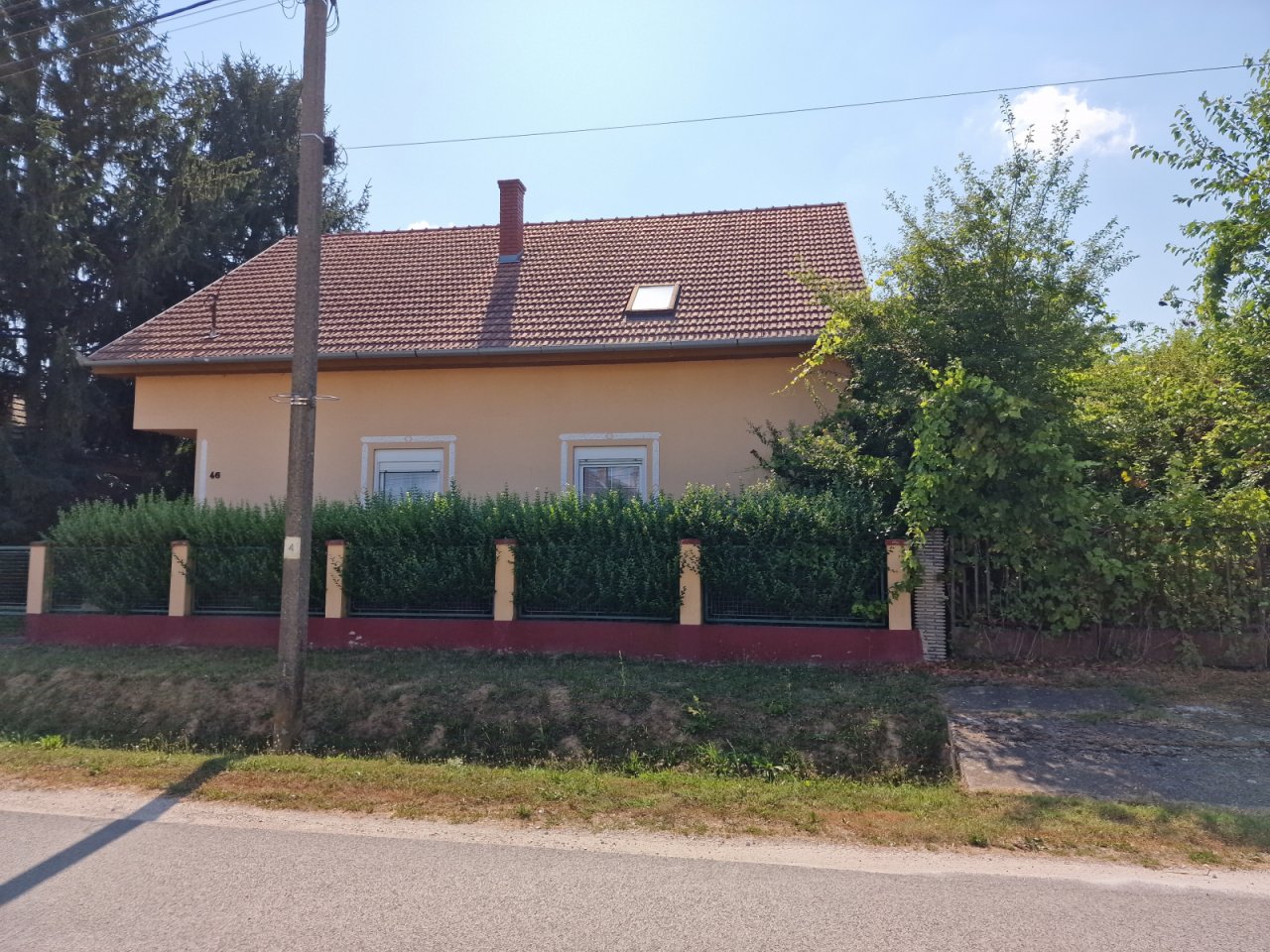 (BBA) Großes Landhaus in gutem Zustand auf einem schön eingewachsenen Grundstück (CM124-2)