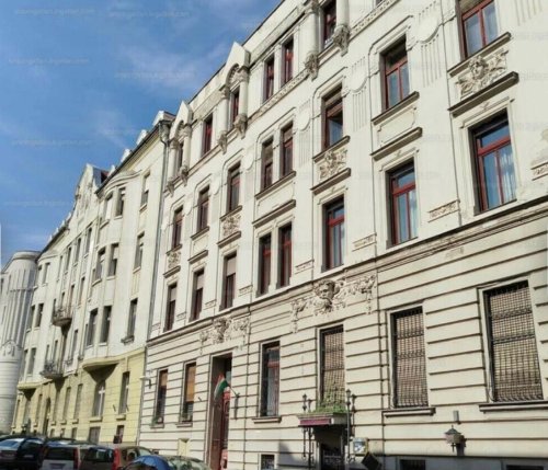 (AAA) Erstklassischer Werterhalt garantiert: Herausragende Wohnung im Burgviertel (KK2300)