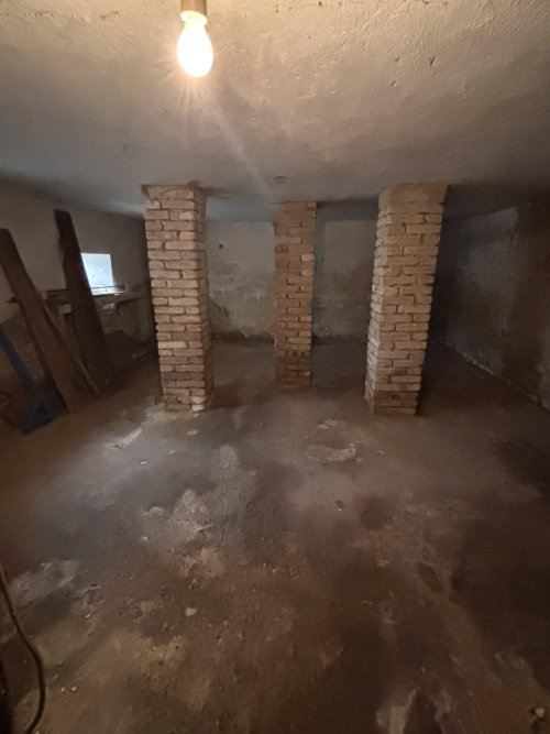 Renovierungsbedürftiges  Herrenhaus in ruhigen, harmonischer Waldumgebung (KK227)