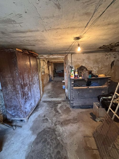 Renovierungsbedürftiges  Herrenhaus in ruhigen, harmonischer Waldumgebung (KK227)
