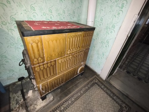Renovierungsbedürftiges  Herrenhaus in ruhigen, harmonischer Waldumgebung (KK227)