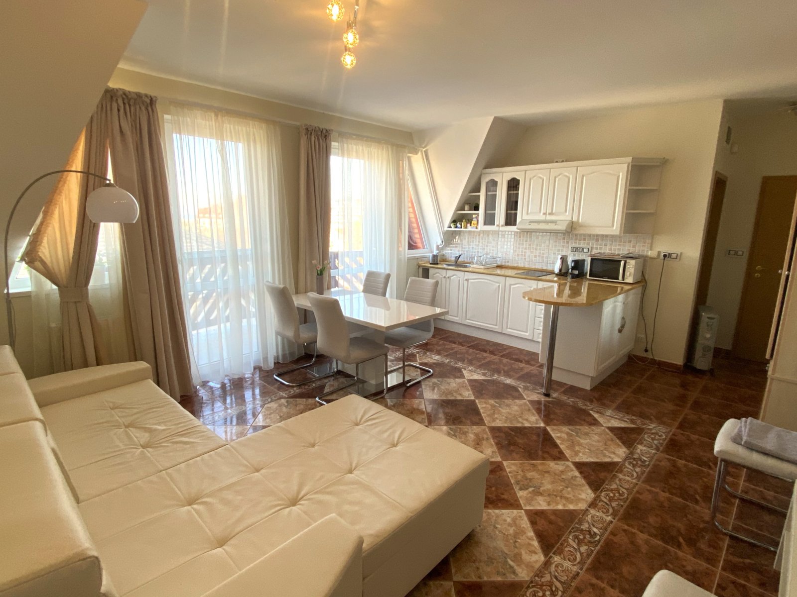 Apartamento con balcón doble en el popular balneario húngaro de Balatonlelle