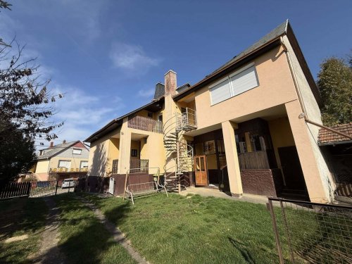 (BAA) Großes Zweifamilienhaus mit großem Grundstück in ruhigem Ort (KK2016)