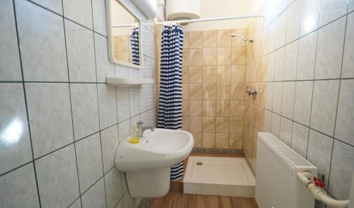 (BAA) Großes Zweifamilienhaus mit großem Grundstück in ruhigem Ort (KK2016)
