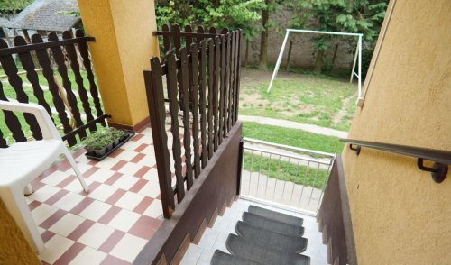 (BAA) Großes Zweifamilienhaus mit großem Grundstück in ruhigem Ort (KK2016)