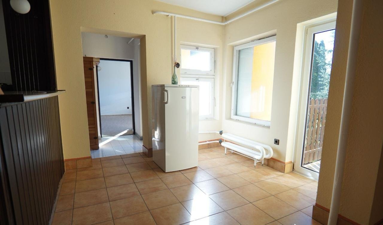 (BAA) Großes Zweifamilienhaus mit großem Grundstück in ruhigem Ort (KK2016)