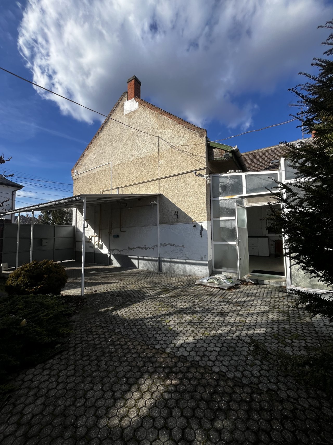 (ABA) Einfamilienhaus / Existenz mit vielfältigen Nutzungsmöglichkeiten im schönen Tapolca (KK2208)
