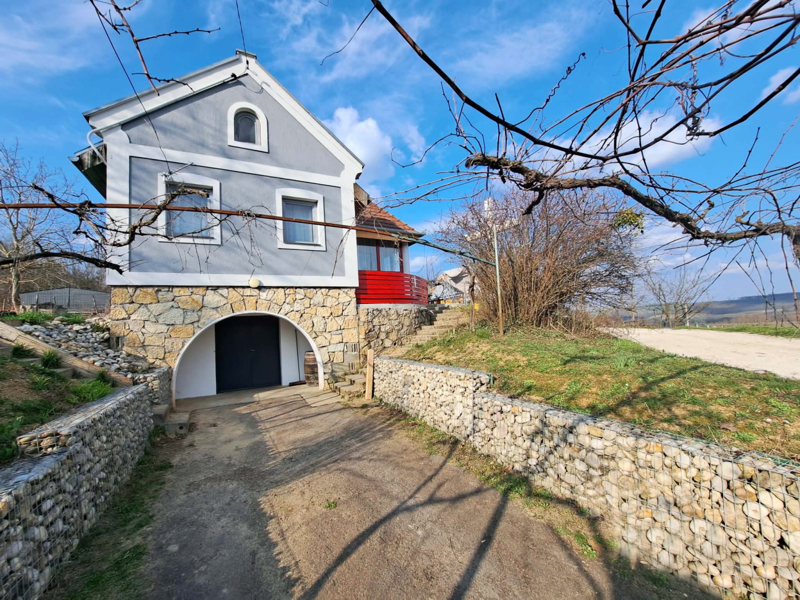 (AAA) Renoviertes Weinberghaus in ruhiger Lage