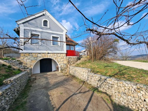 (AAA) Renoviertes Weinberghaus in ruhiger Lage (KK1948)