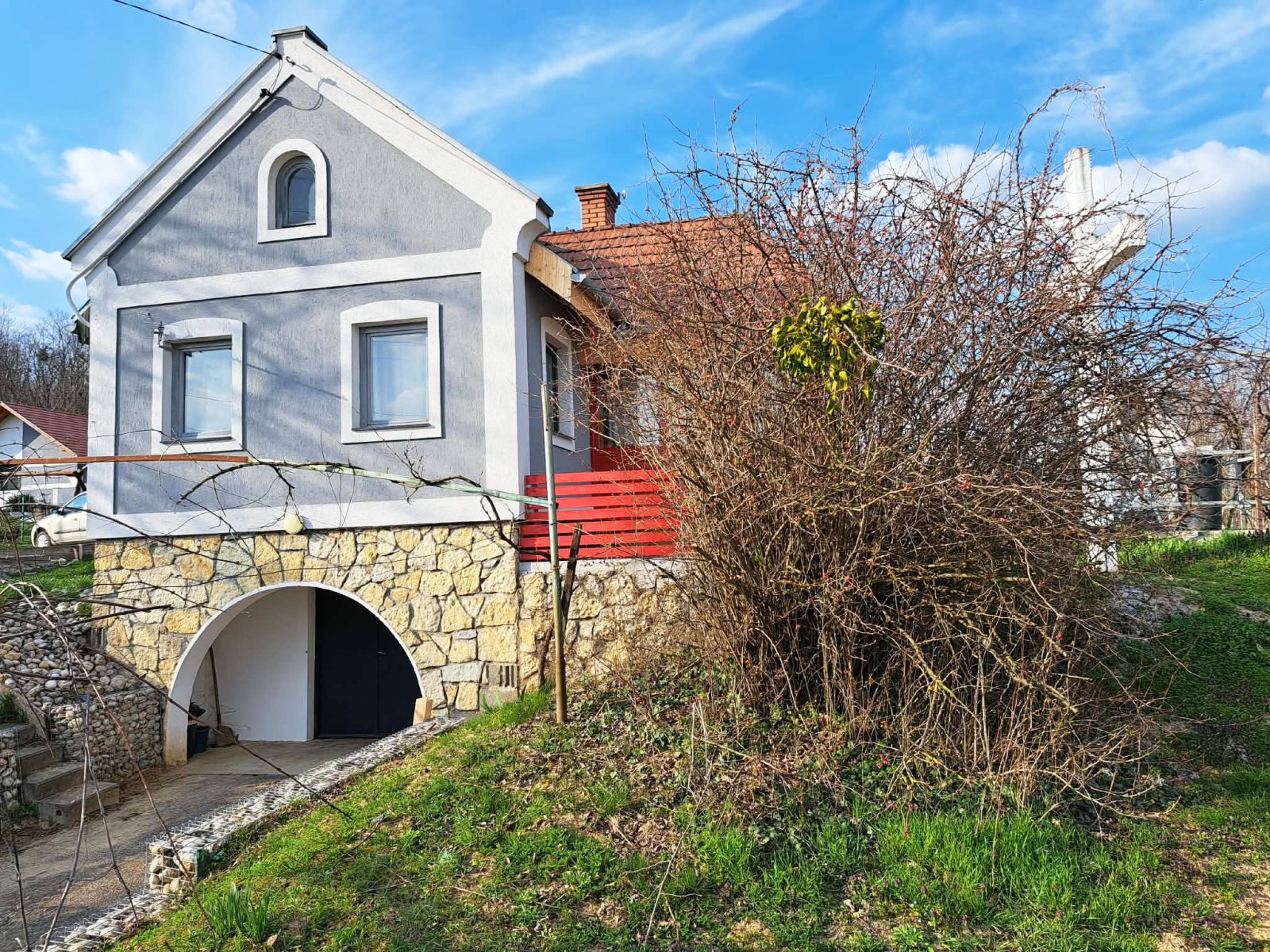 (AAA) Renoviertes Weinberghaus in ruhiger Lage