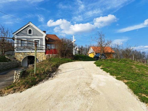 (AAA) Renoviertes Weinberghaus in ruhiger Lage (KK1948)