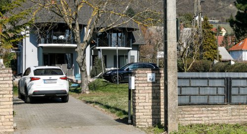 (AAA)  Anspruchsvoll renovierte Doppelhaushälfte mit Balaton-Panorama (33886)