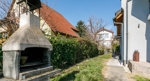 (AAA)  Anspruchsvoll renovierte Doppelhaushälfte mit Balaton-Panorama (33886)
