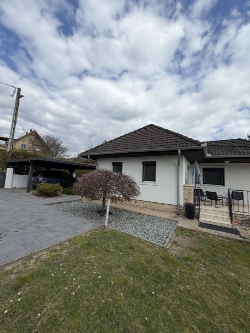 (AAA) Neuwertige Villa am Nordufer des Balaton (CSI001)