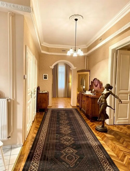(AAA) Erstklassischer Werterhalt garantiert: Herausragende Wohnung im Burgviertel (KK2300)