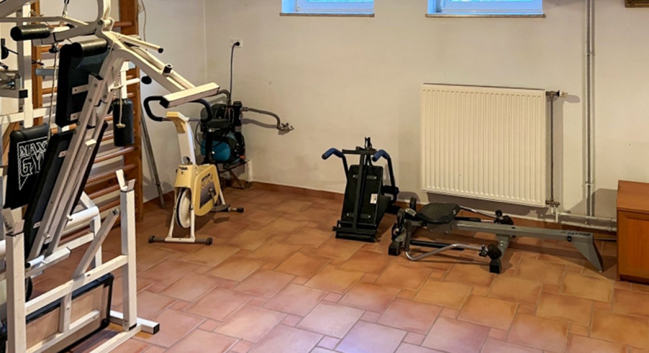 (AAA) Großés Einfamilienhaus in einer ruhigen Straße (33891)