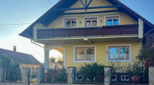 (AAA) Großés Einfamilienhaus in einer ruhigen Straße (33891)
