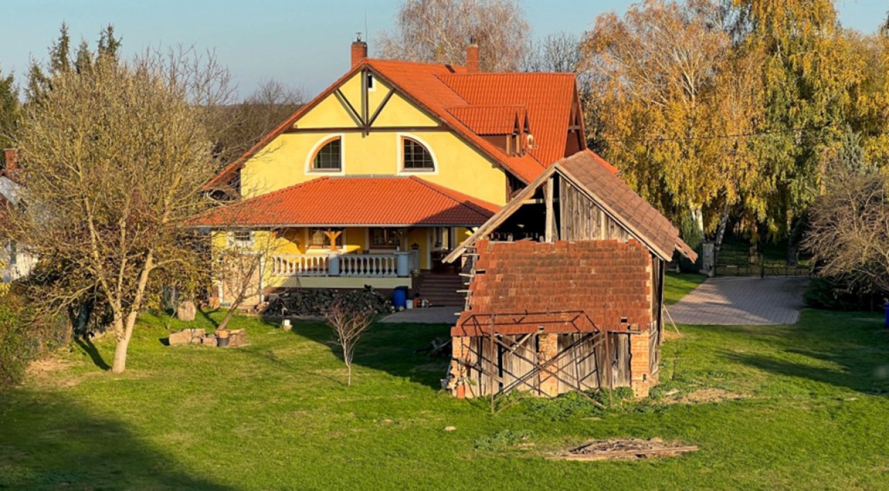 (AAA) Großés Einfamilienhaus in einer ruhigen Straße (33891)