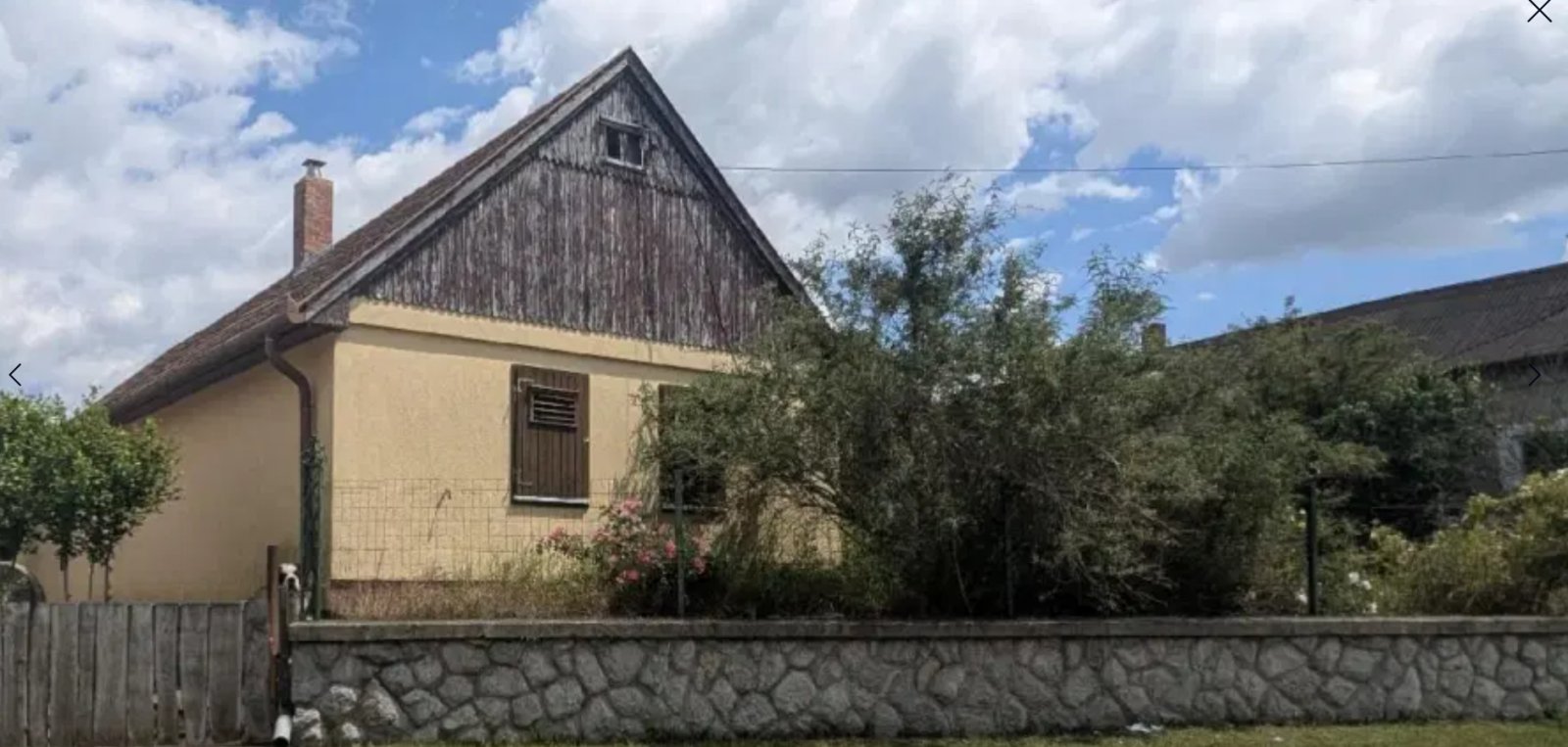 Teilsaniertes Einfamilienhaus in ruhiger Lage