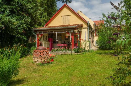 (AAA) Liebevoll renoviertes Bauernhaus in ruhiger Lage mit getrennten Apartment (AAA) (WH1158-2)